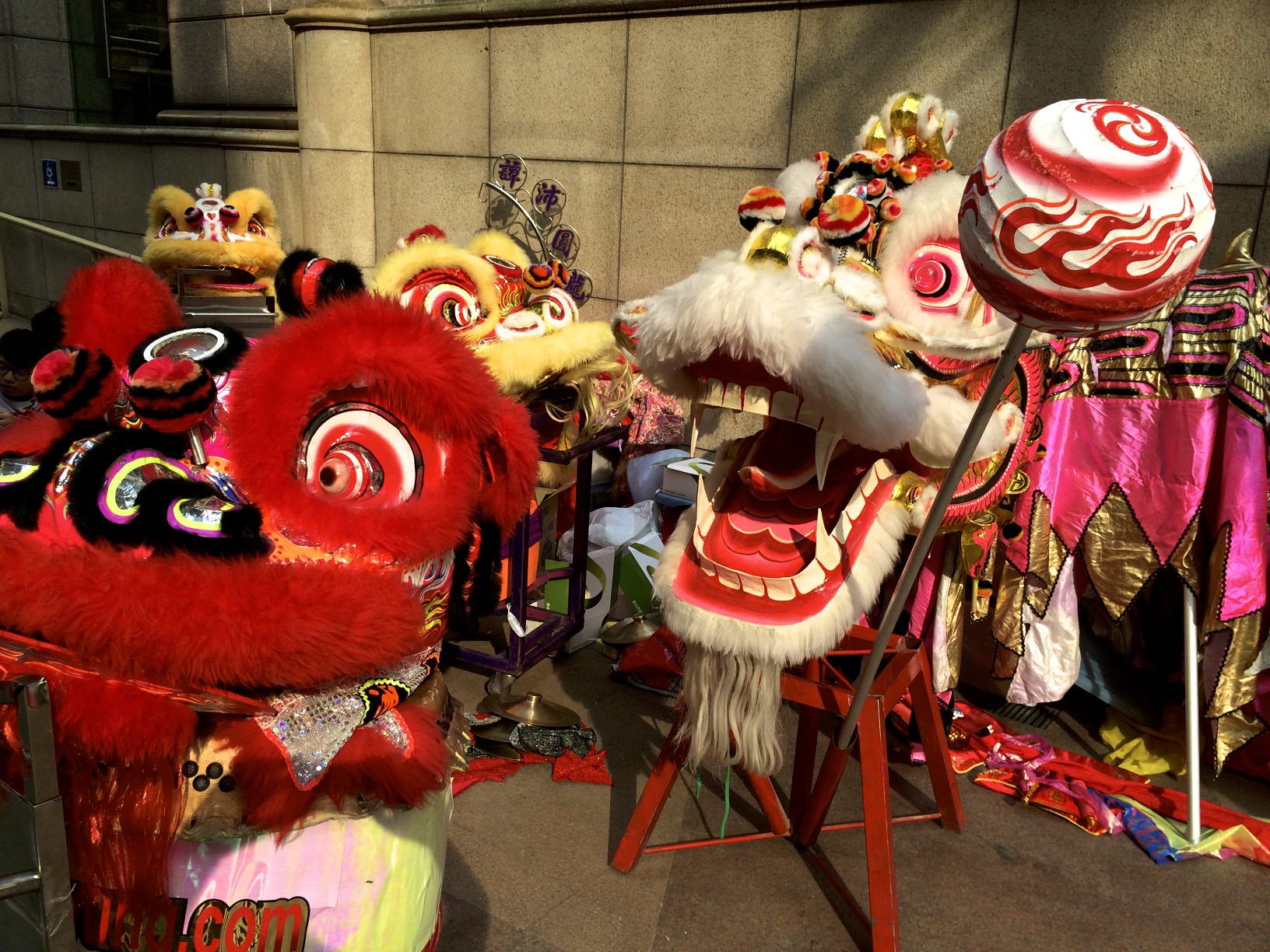 Brief Guide to Lion Dance & Dragon Dance